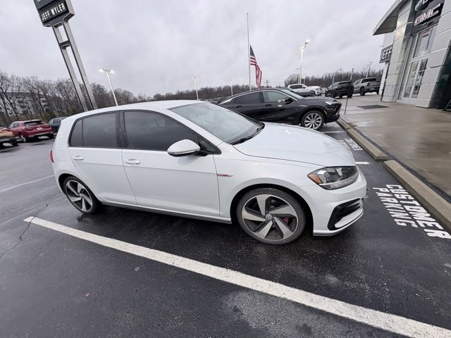 2018 Volkswagen Golf GTI S photo 2