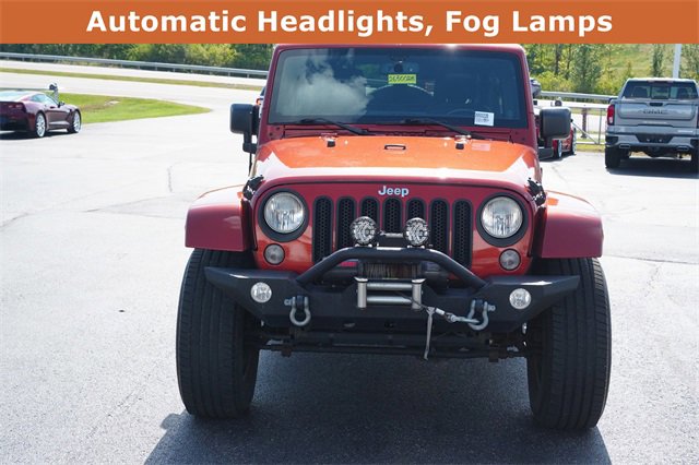 2014 Jeep Wrangler Unlimited Sahara photo 2