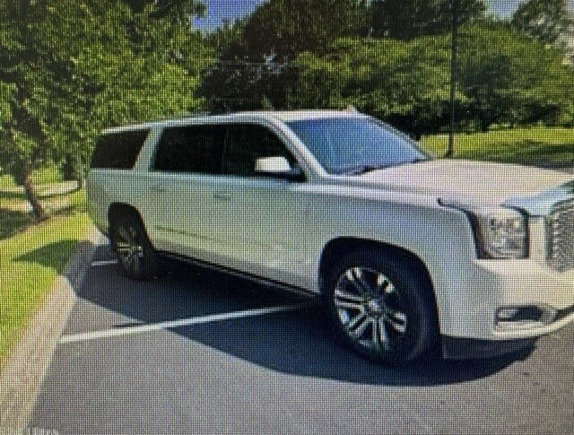 Used 2017 GMC Yukon XL Denali with VIN 1GKS2HKJ1HR248910 for sale in Florence, KY