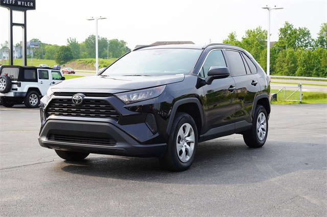 2021 Toyota RAV4 LE photo 3