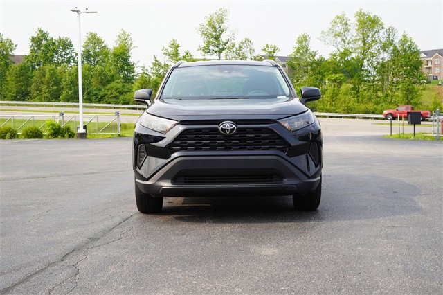 2021 Toyota RAV4 LE photo 2