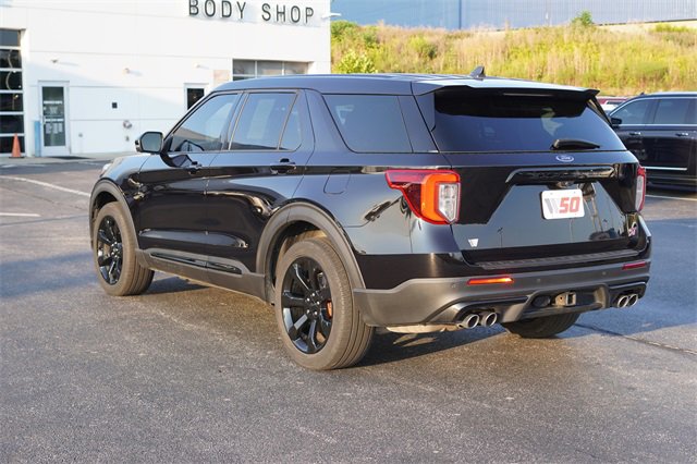 2022 Ford Explorer ST photo 3