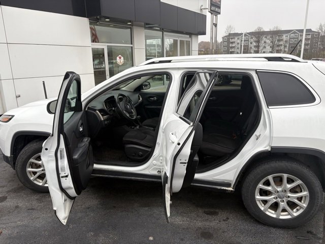 2015 Jeep Cherokee Latitude photo 2