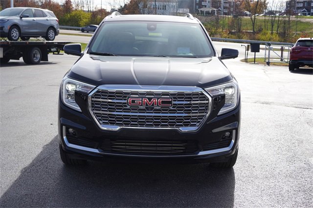 2024 Gmc Terrain Denali photo 2