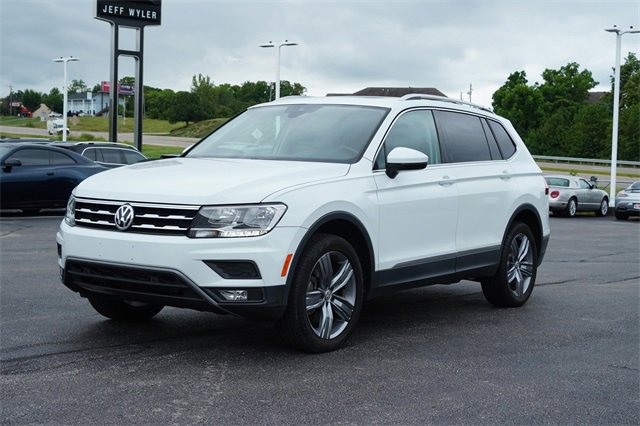 2020 Volkswagen Tiguan SEL photo 3