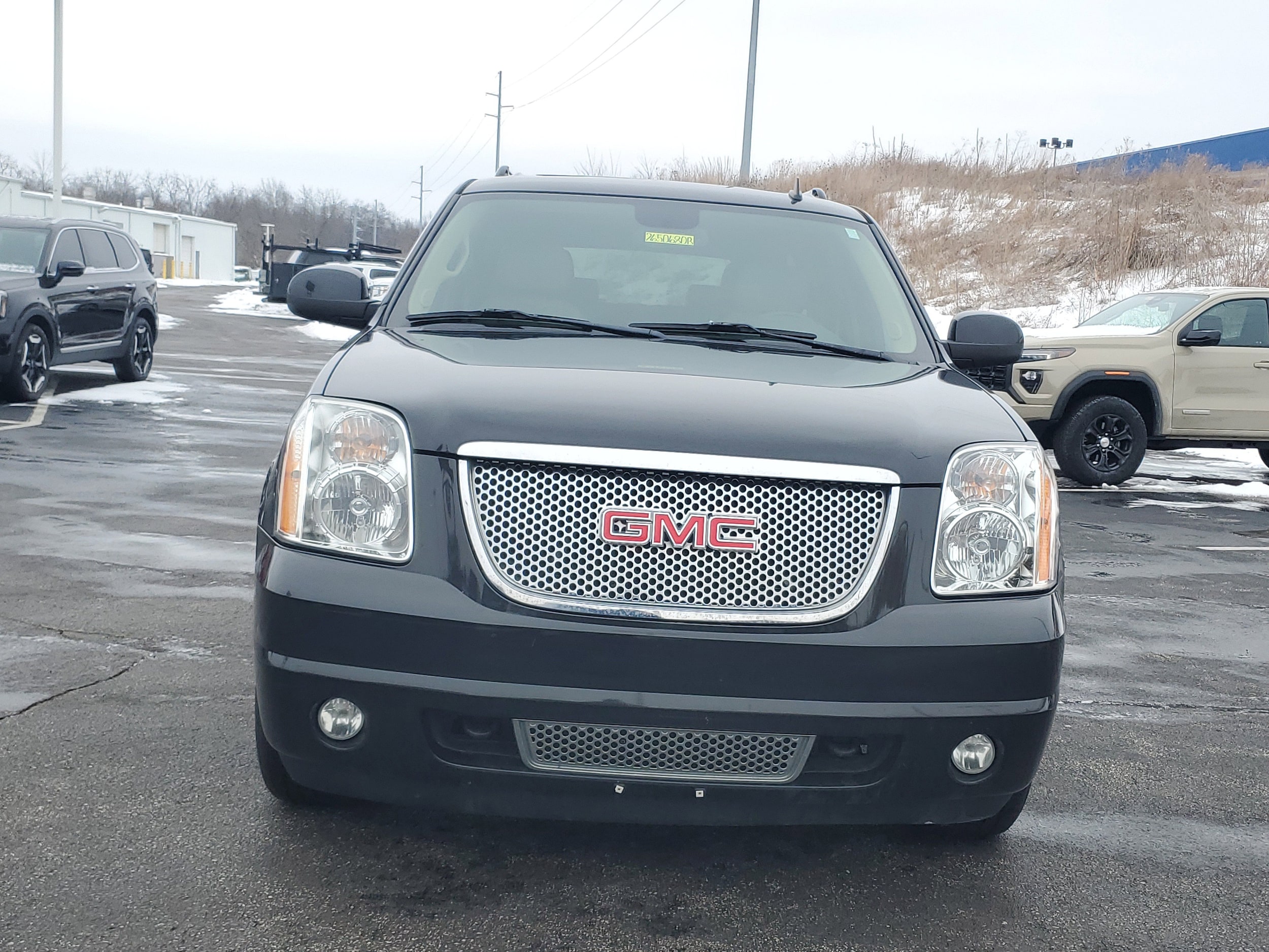 Used 2011 GMC Yukon XL Denali with VIN 1GKS2MEF8BR326400 for sale in Florence, KY