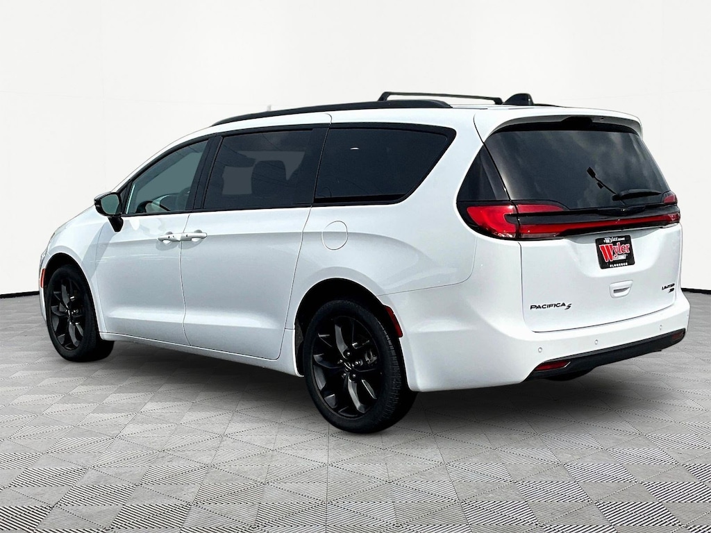 Used 2023 Chrysler Pacifica Van Passenger Van