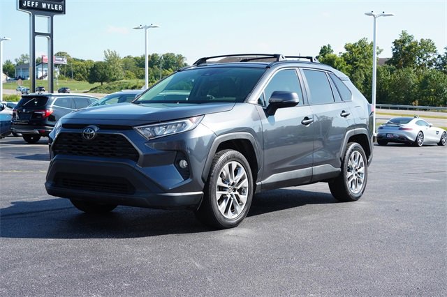 2019 Toyota RAV4 XLE Premium photo 2