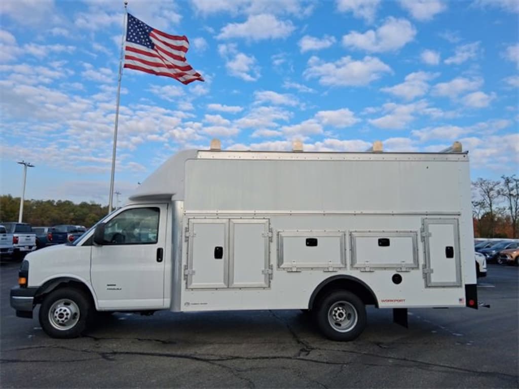 New 2025 GMC Savana Cutaway 4500 2WT Cutaway Van