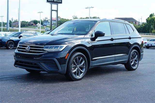 2022 Volkswagen Tiguan SE photo 2
