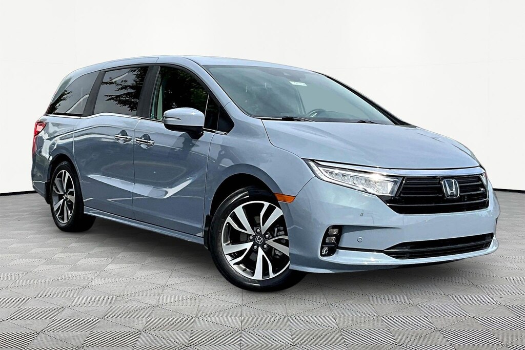 Used 2024 Honda Odyssey Touring Auto Van