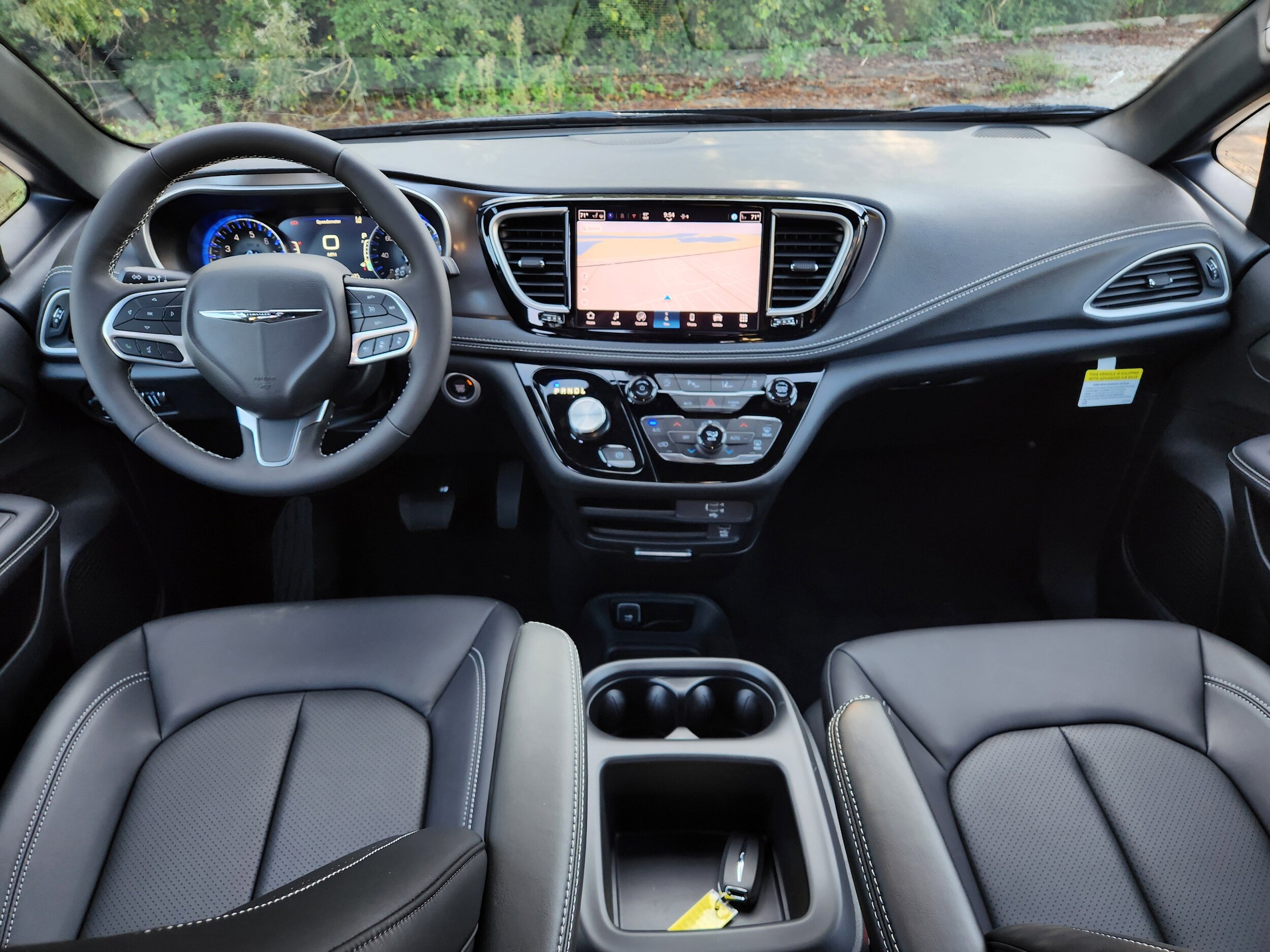 2026 Chrysler Pacifica photo 3