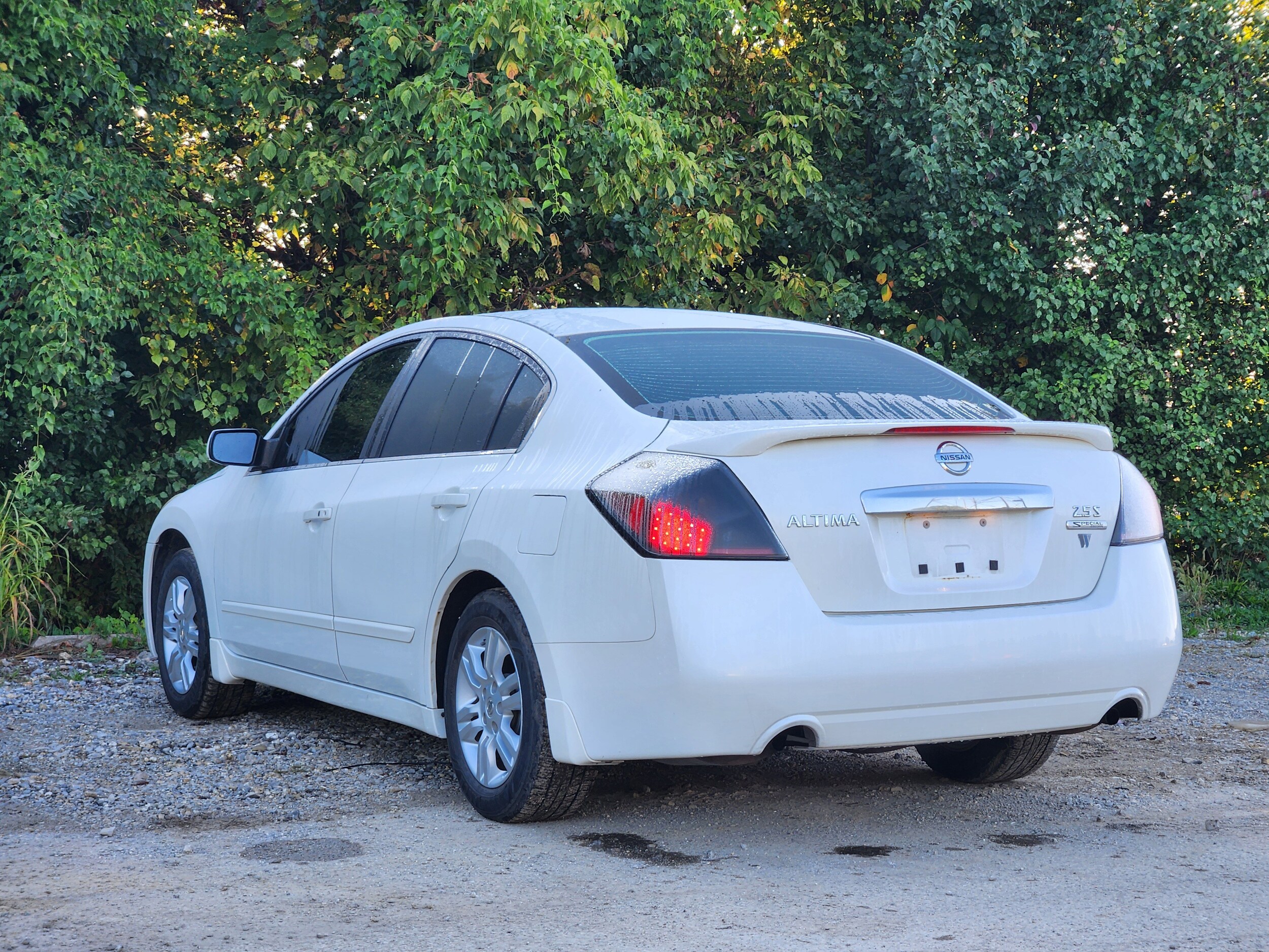 2011 Nissan Altima 2.5 S photo 2