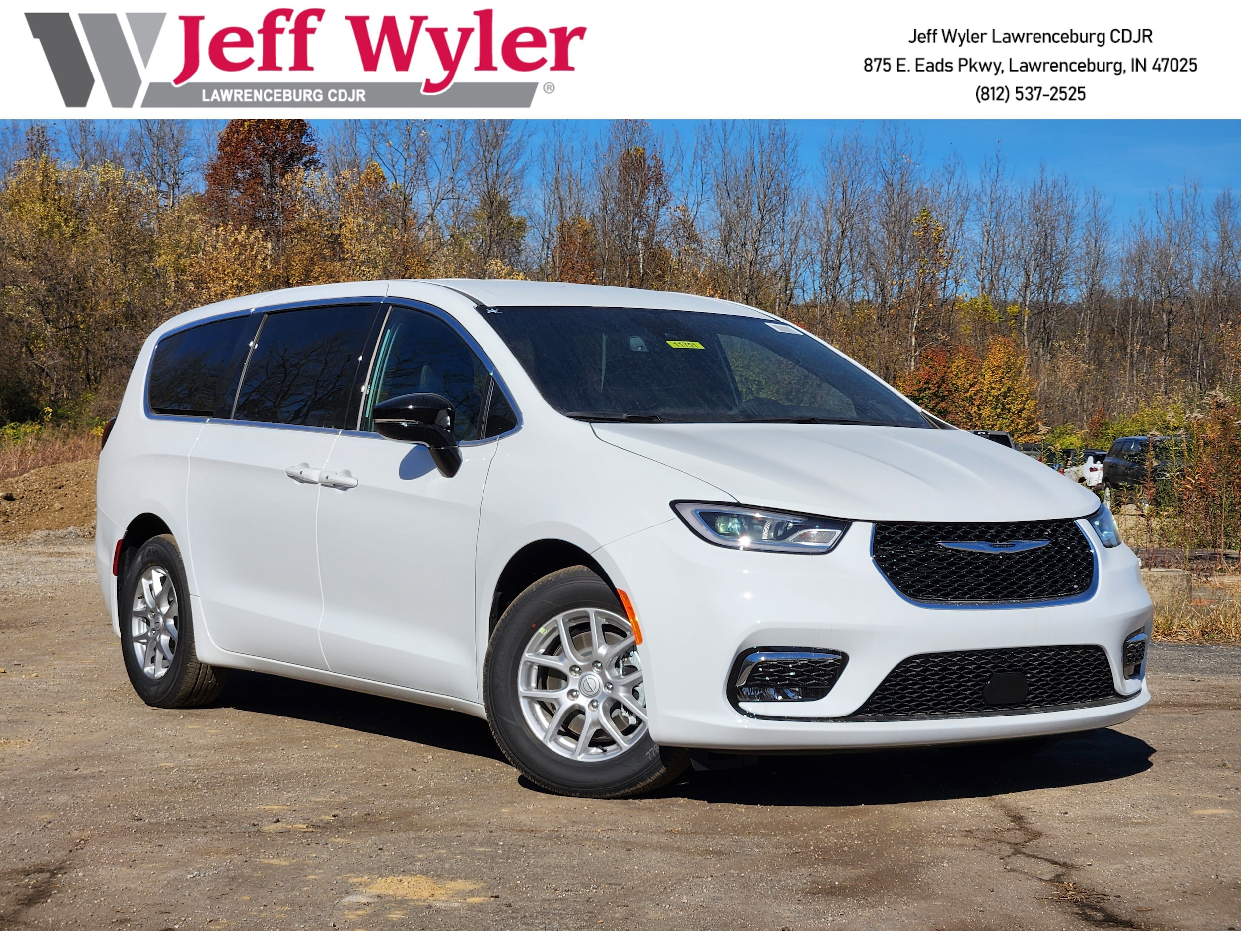 2026 Chrysler Pacifica Select's photo