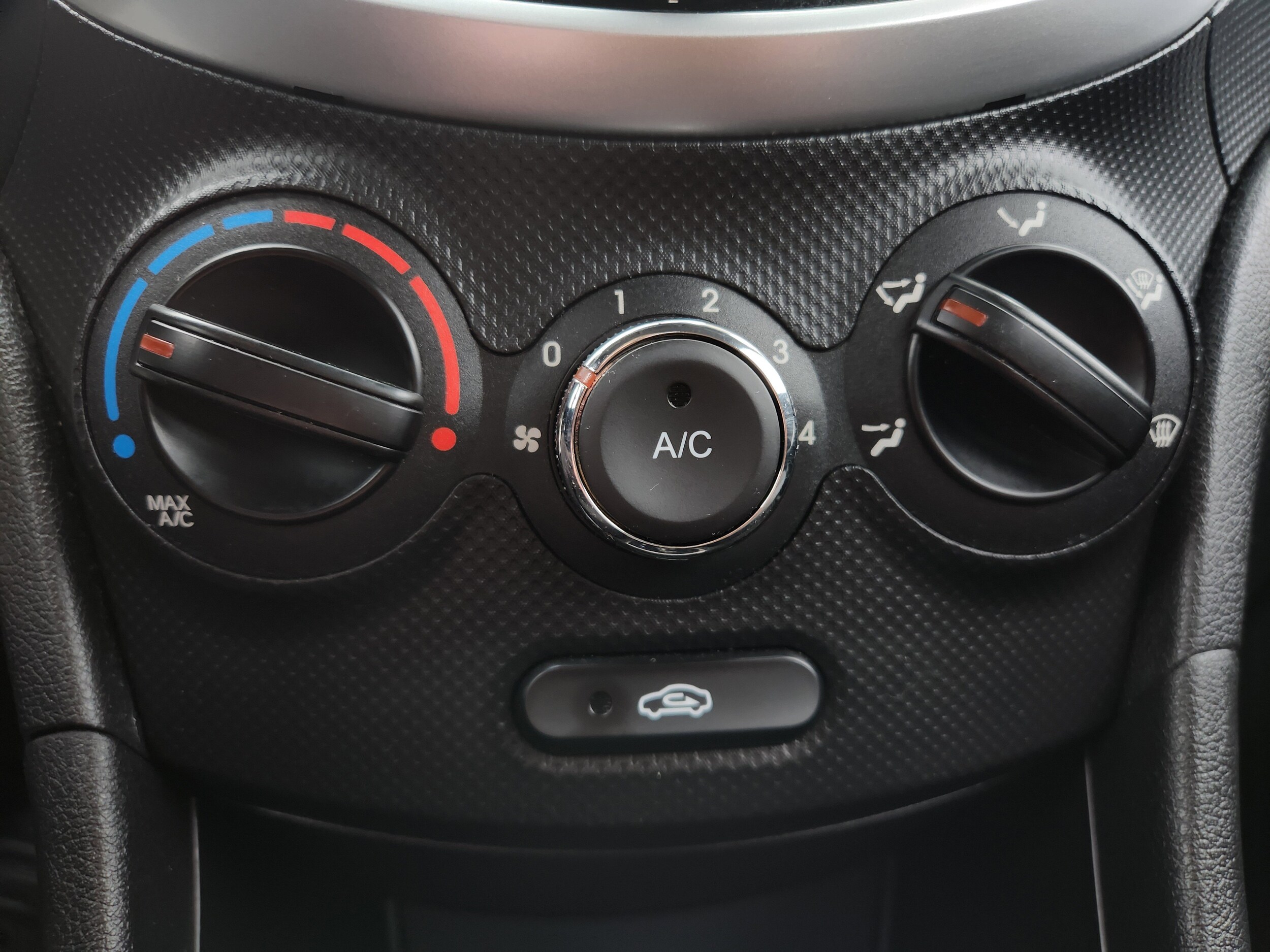 2013 Hyundai Accent SE photo 4