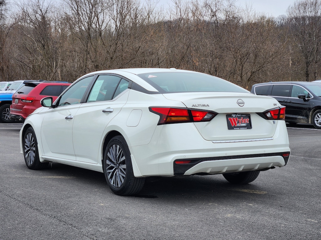Used 2023 Nissan Altima 2.5 SV Sedan Sedan