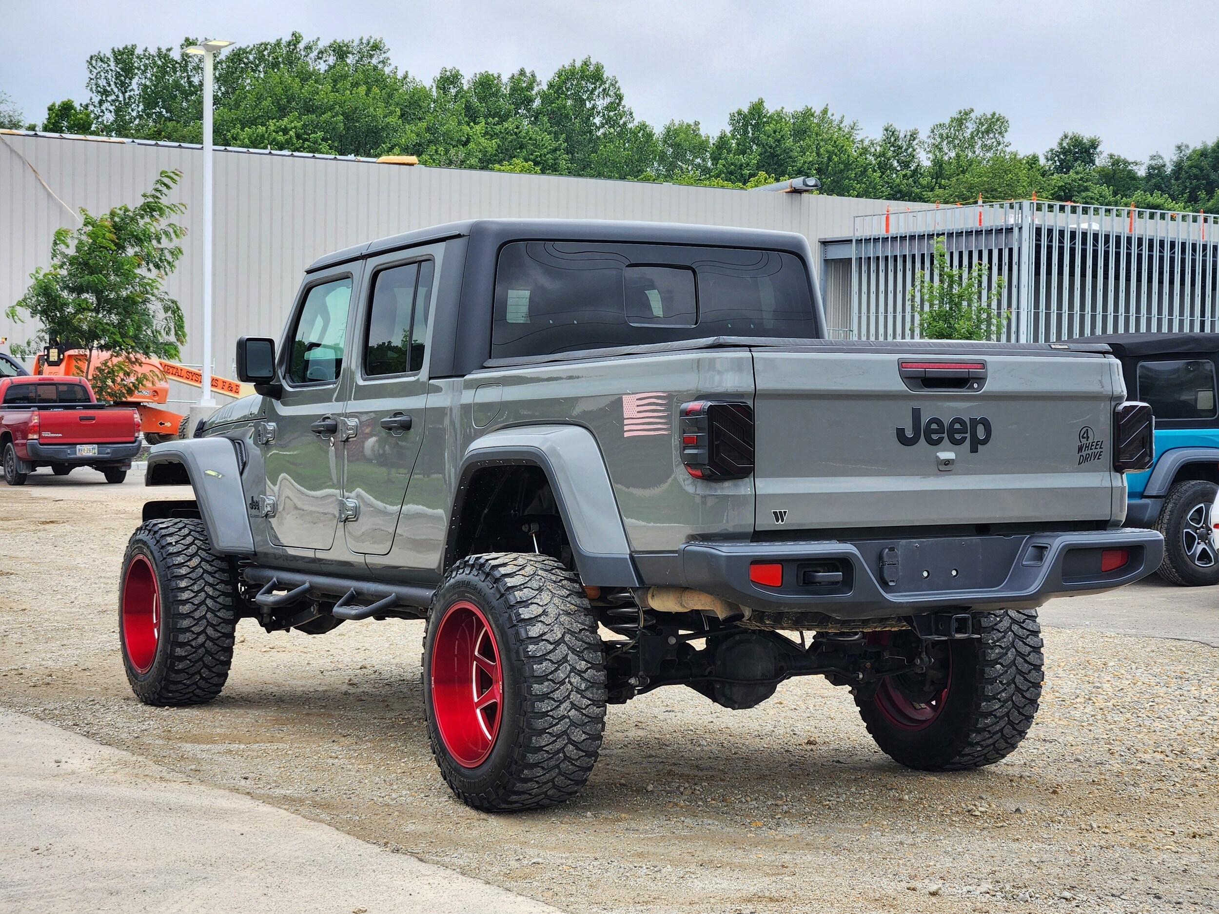 2022 Jeep Gladiator Willys photo 2
