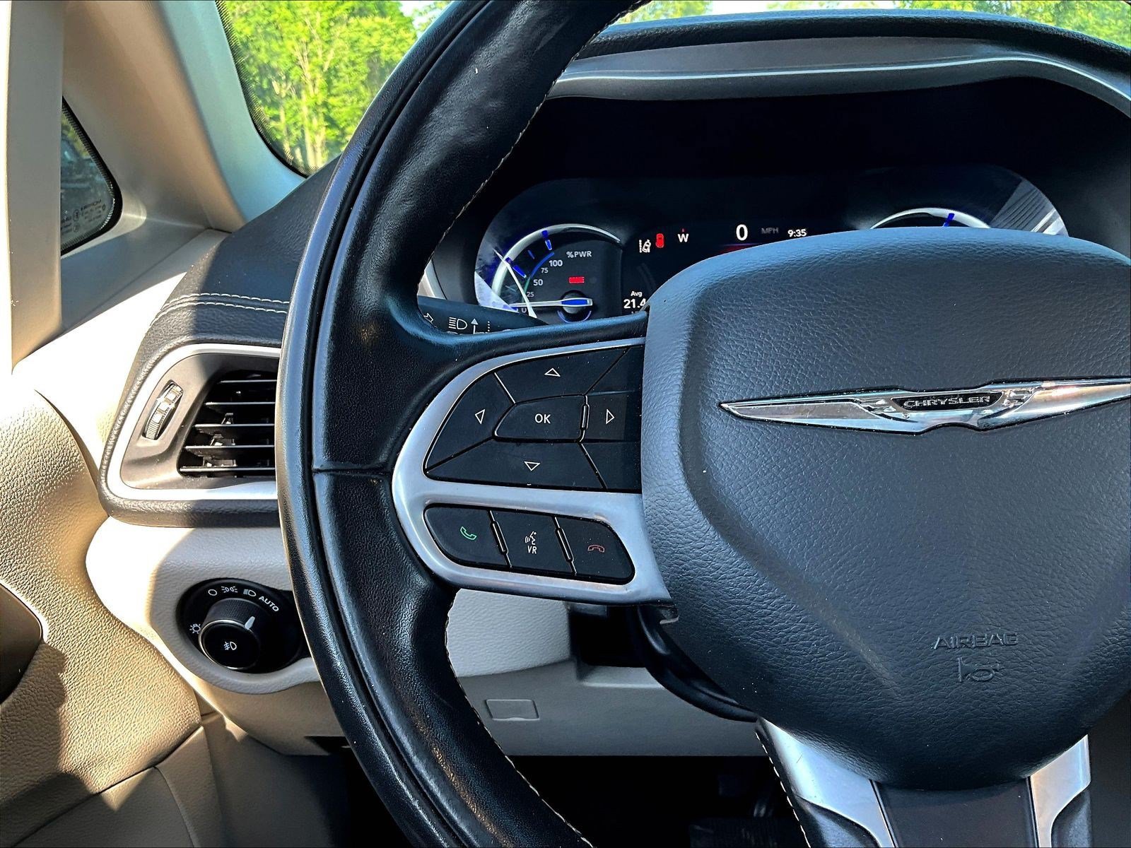 2022 Chrysler Pacifica Hybrid Touring L - Photo 17