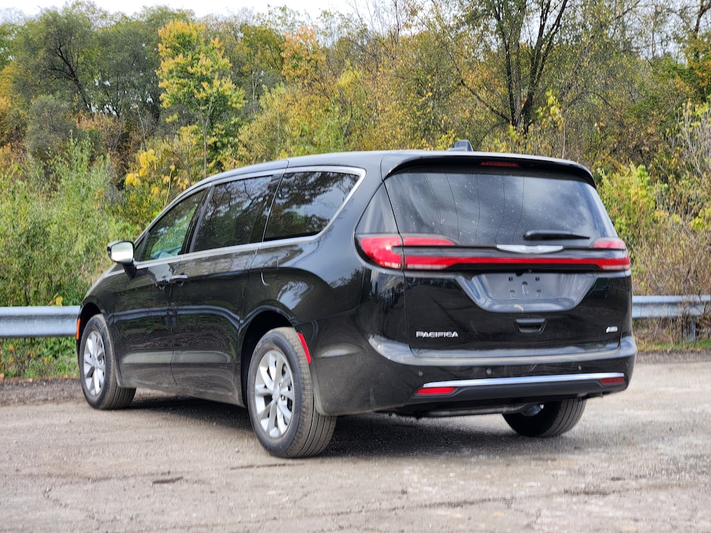 New 2026 Chrysler Pacifica SELECT AWD Passenger Van