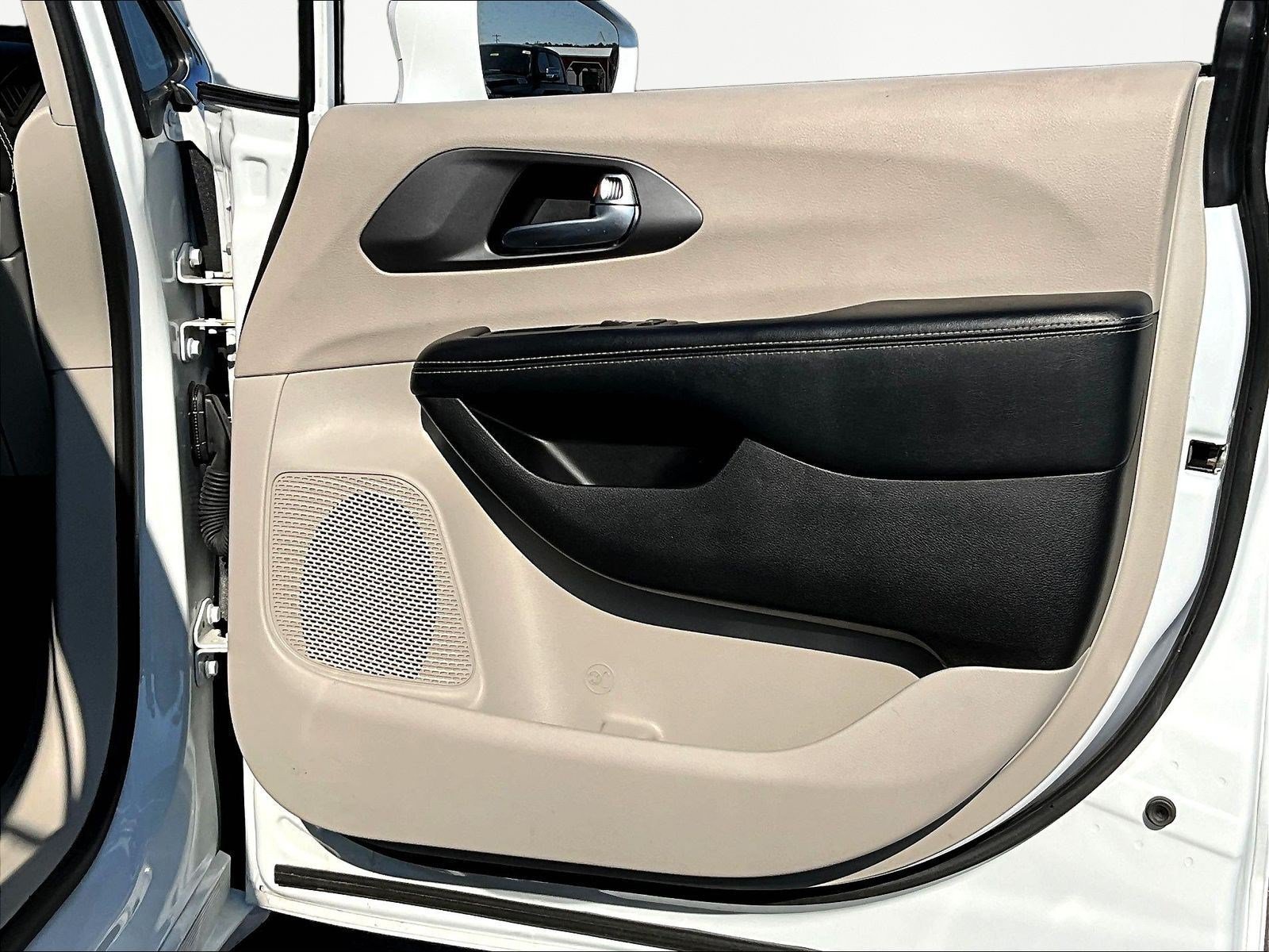 2022 Chrysler Pacifica Hybrid Touring L - Photo 28