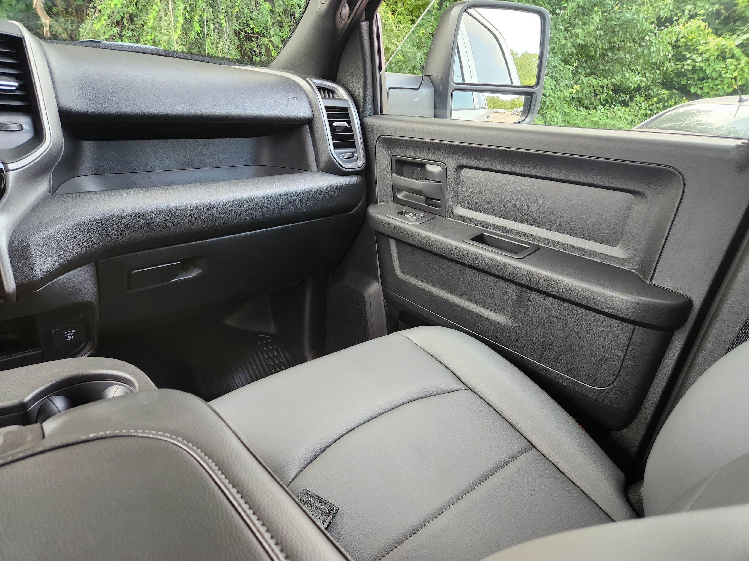2025 RAM 2500 Tradesman - Photo 24