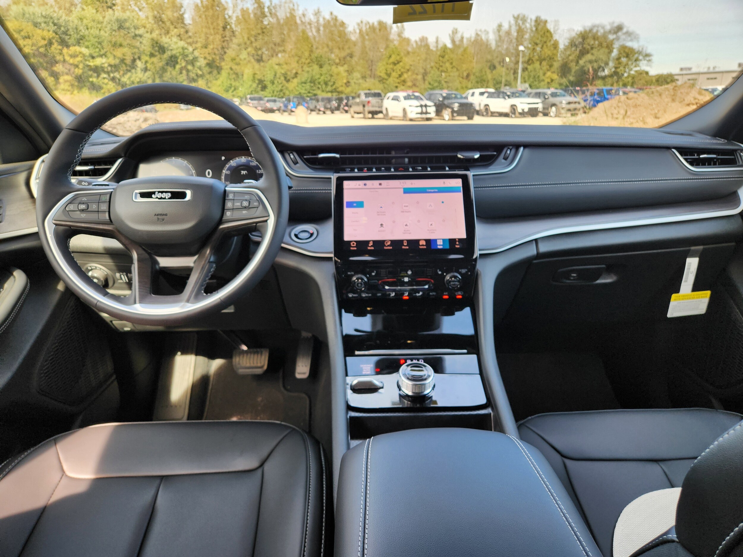 2025 Jeep Grand Cherokee Limited photo 2