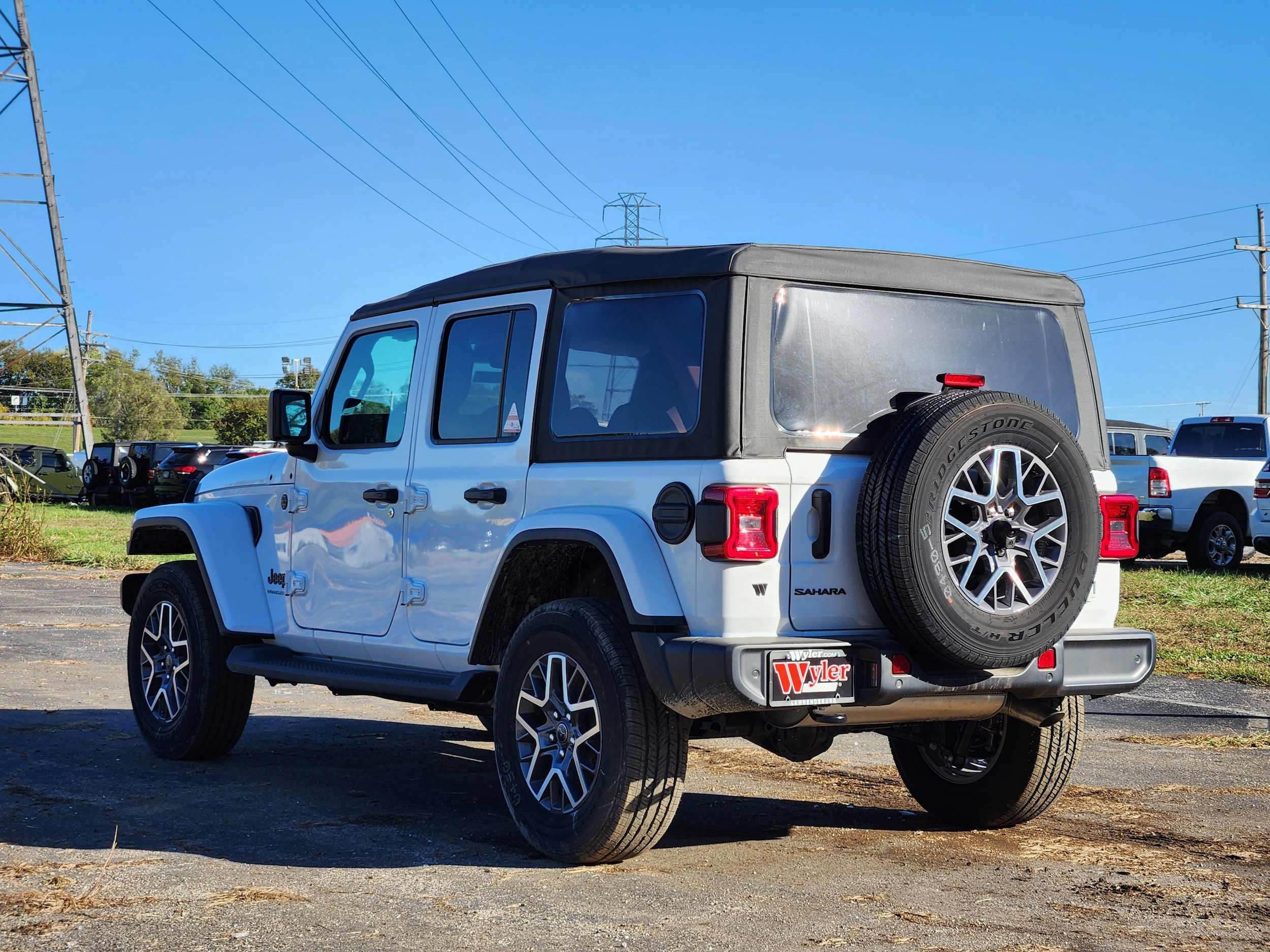 2025 Jeep Wrangler 4-Door Sahara - Photo 14