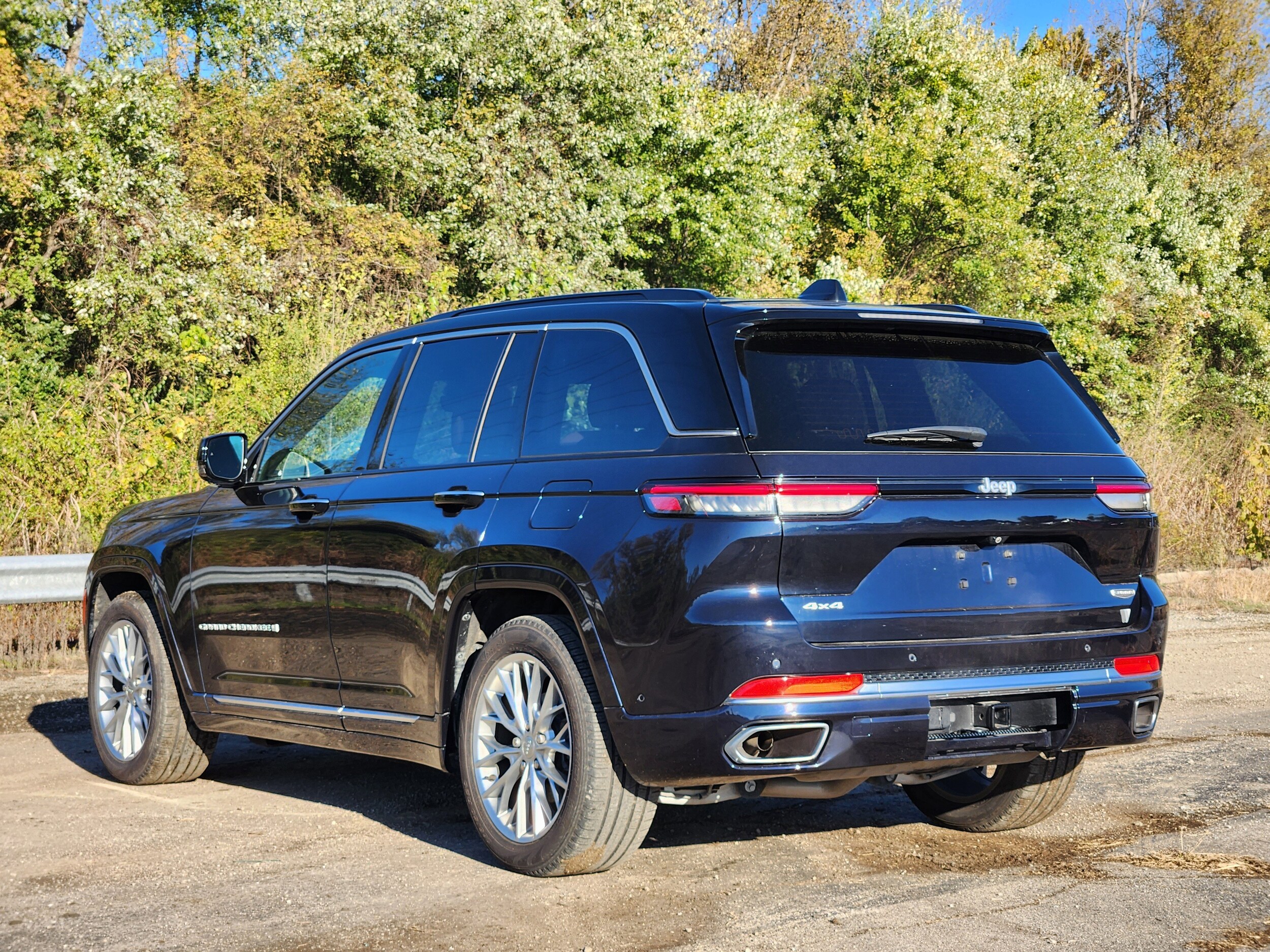2024 Jeep Grand Cherokee Summit photo 2