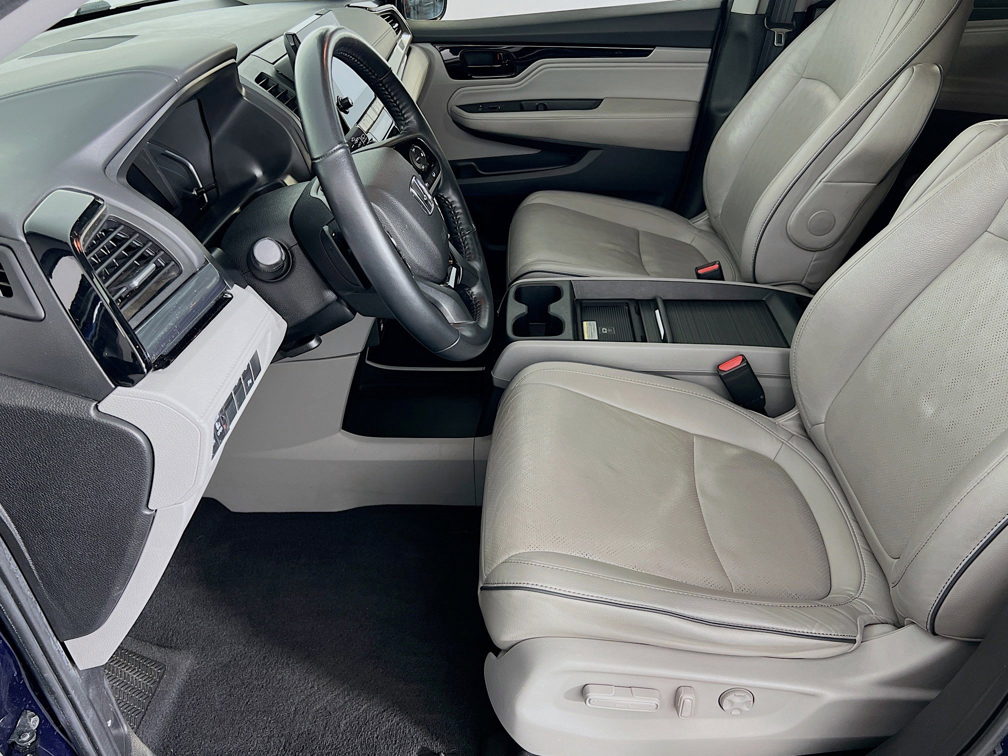 2022 Honda Odyssey Elite photo 3