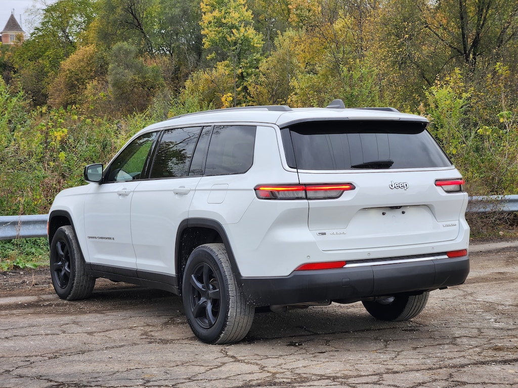 Used 2022 Jeep Grand Cherokee L Laredo 4x4 SUV