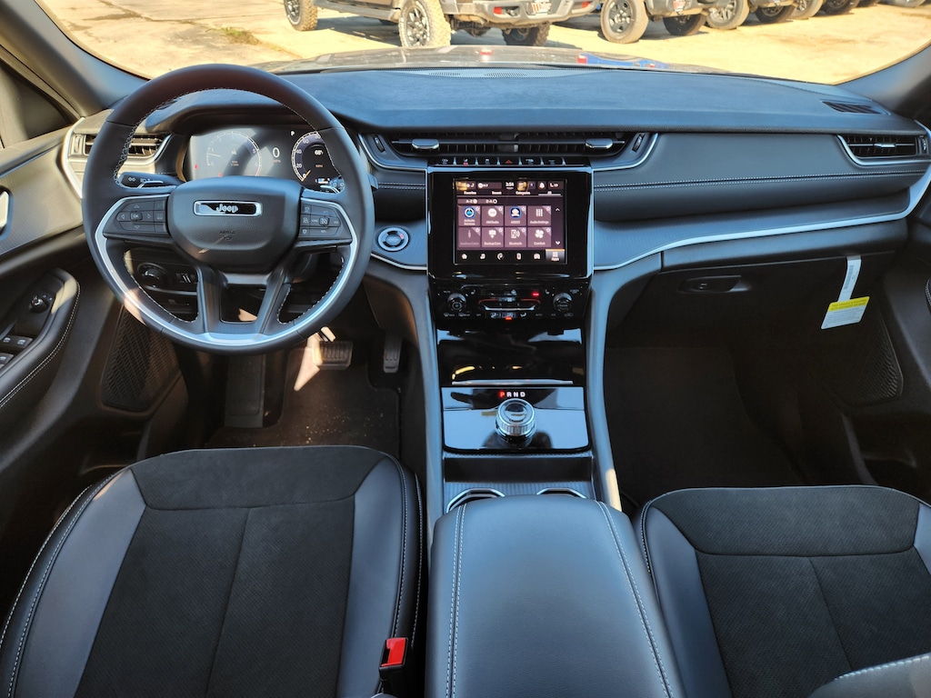 New 2025 Jeep Grand Cherokee L ALTITUDE X 4X4 Sport Utility