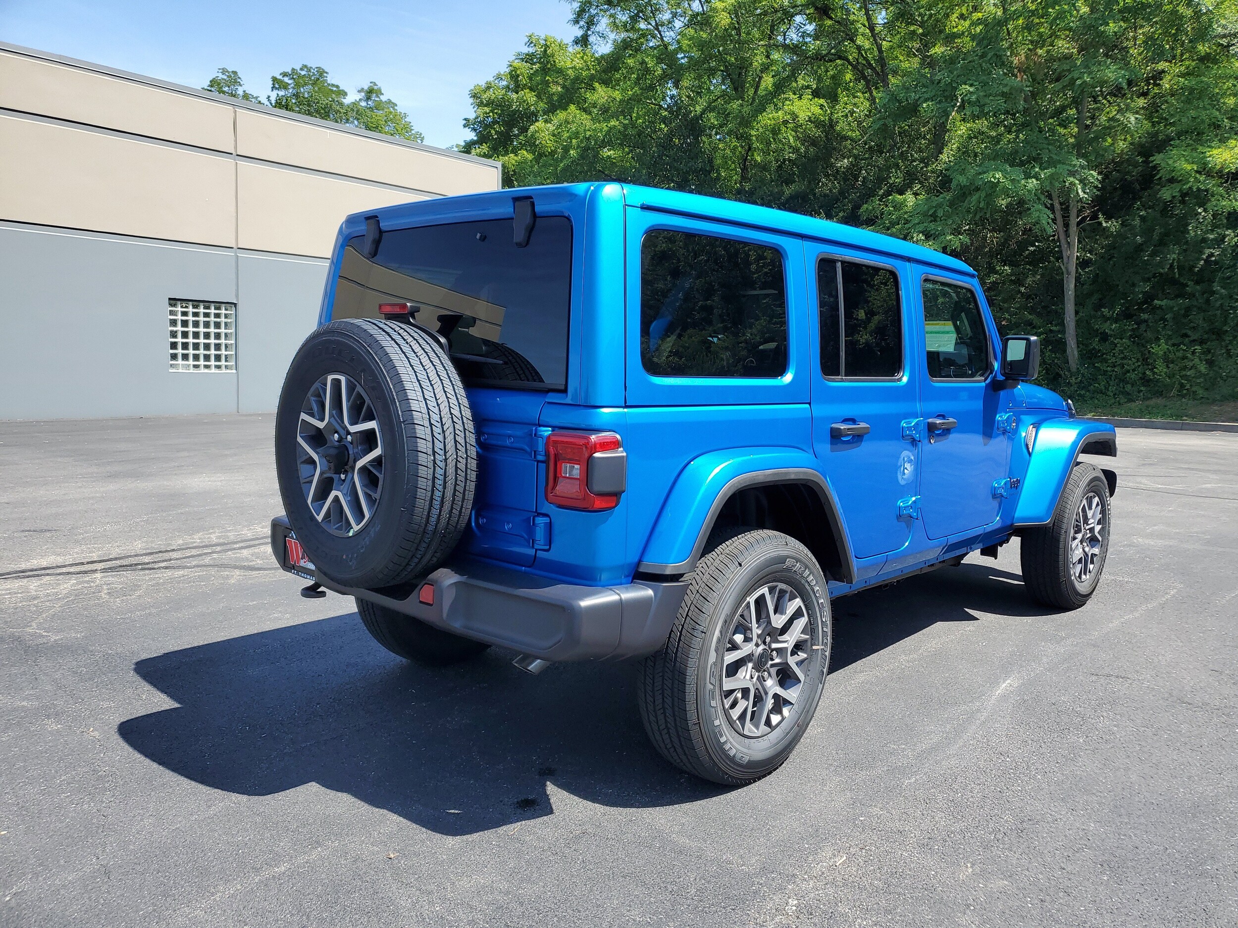 2025 Jeep Wrangler Sahara photo 3
