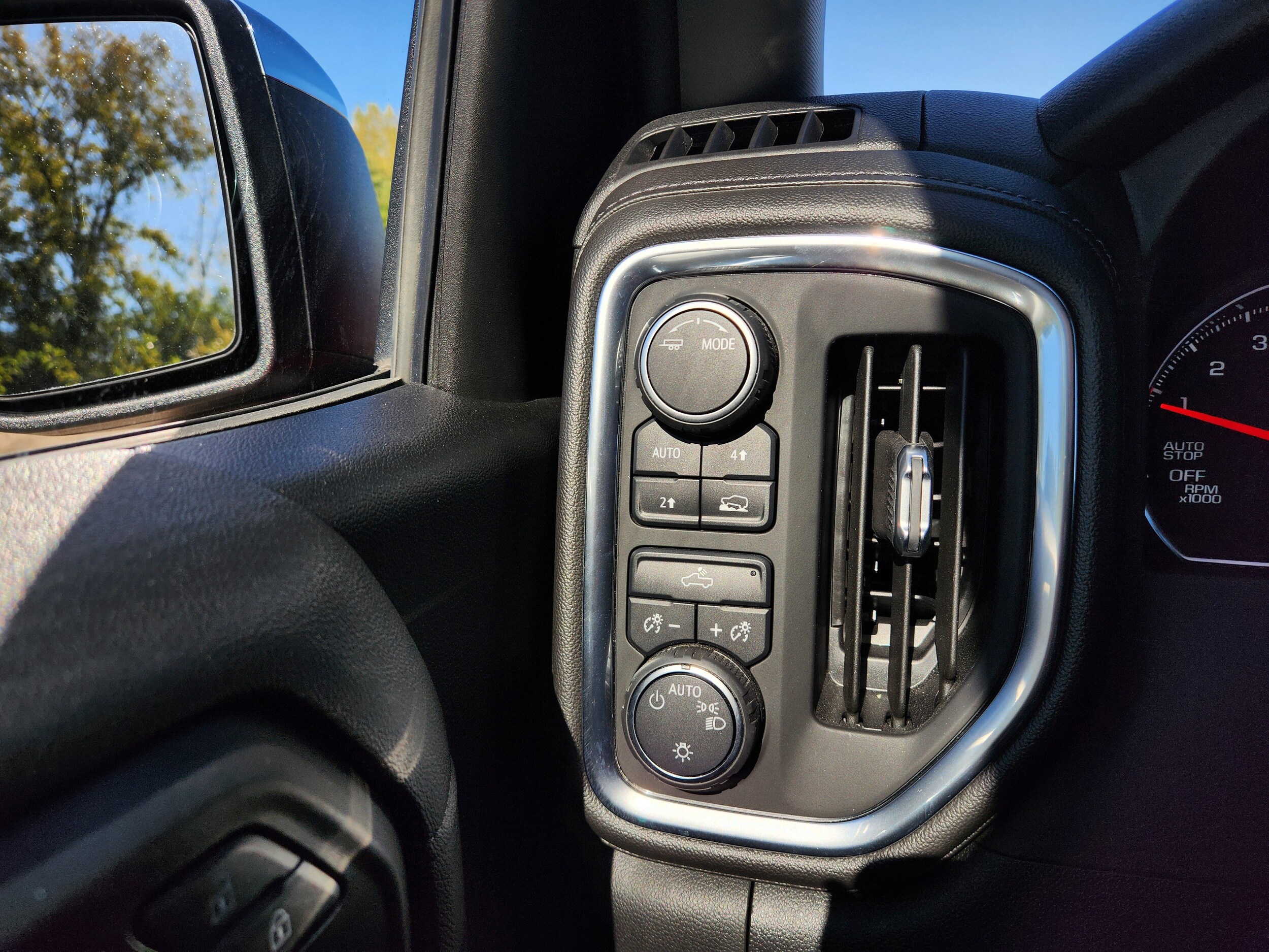 2021 Chevrolet Silverado 1500 photo 2