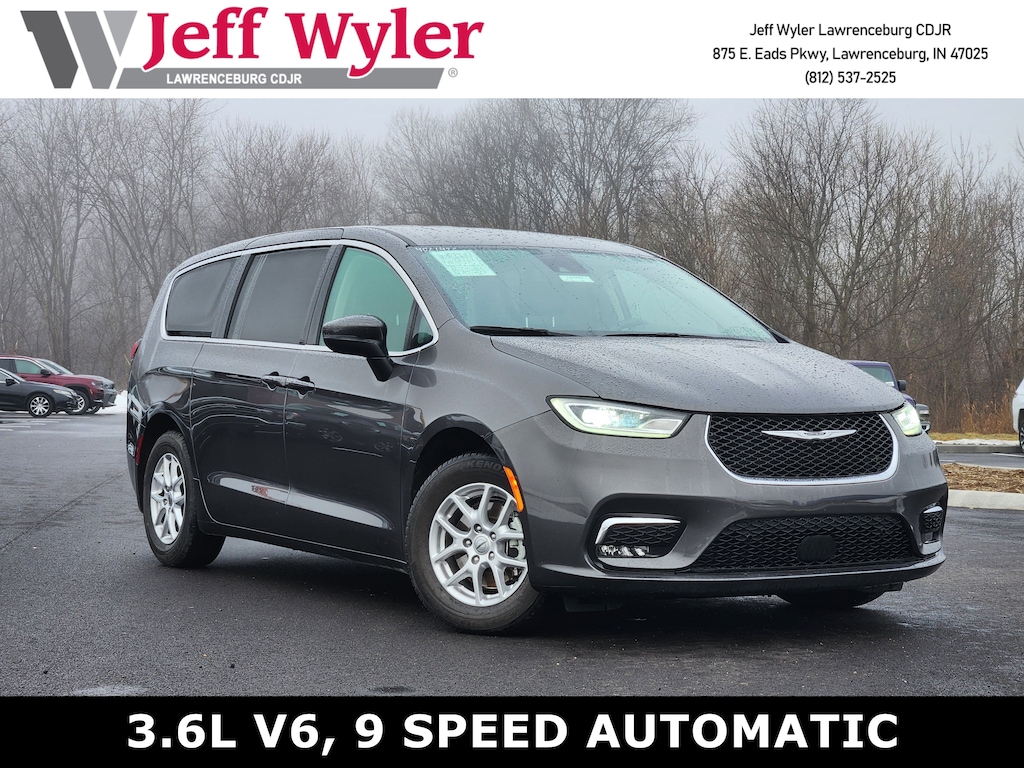 Used 2023 Chrysler Pacifica Touring L FWD Van Passenger Van