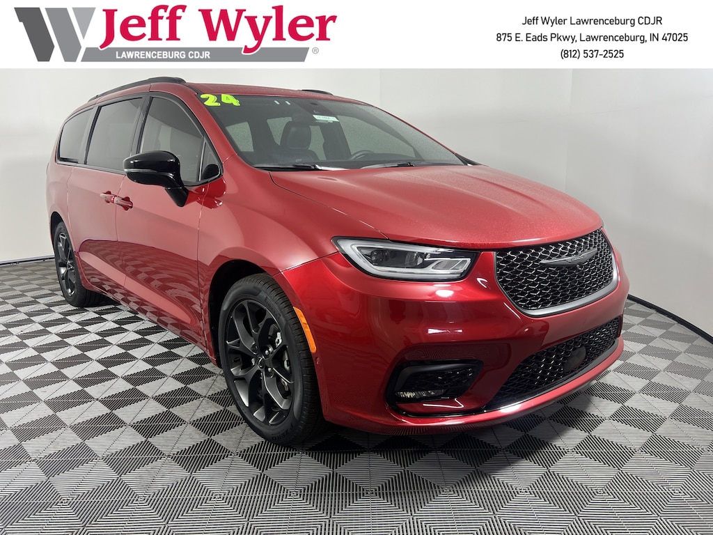 Used 2024 Chrysler Pacifica Touring L FWD Van Passenger Van