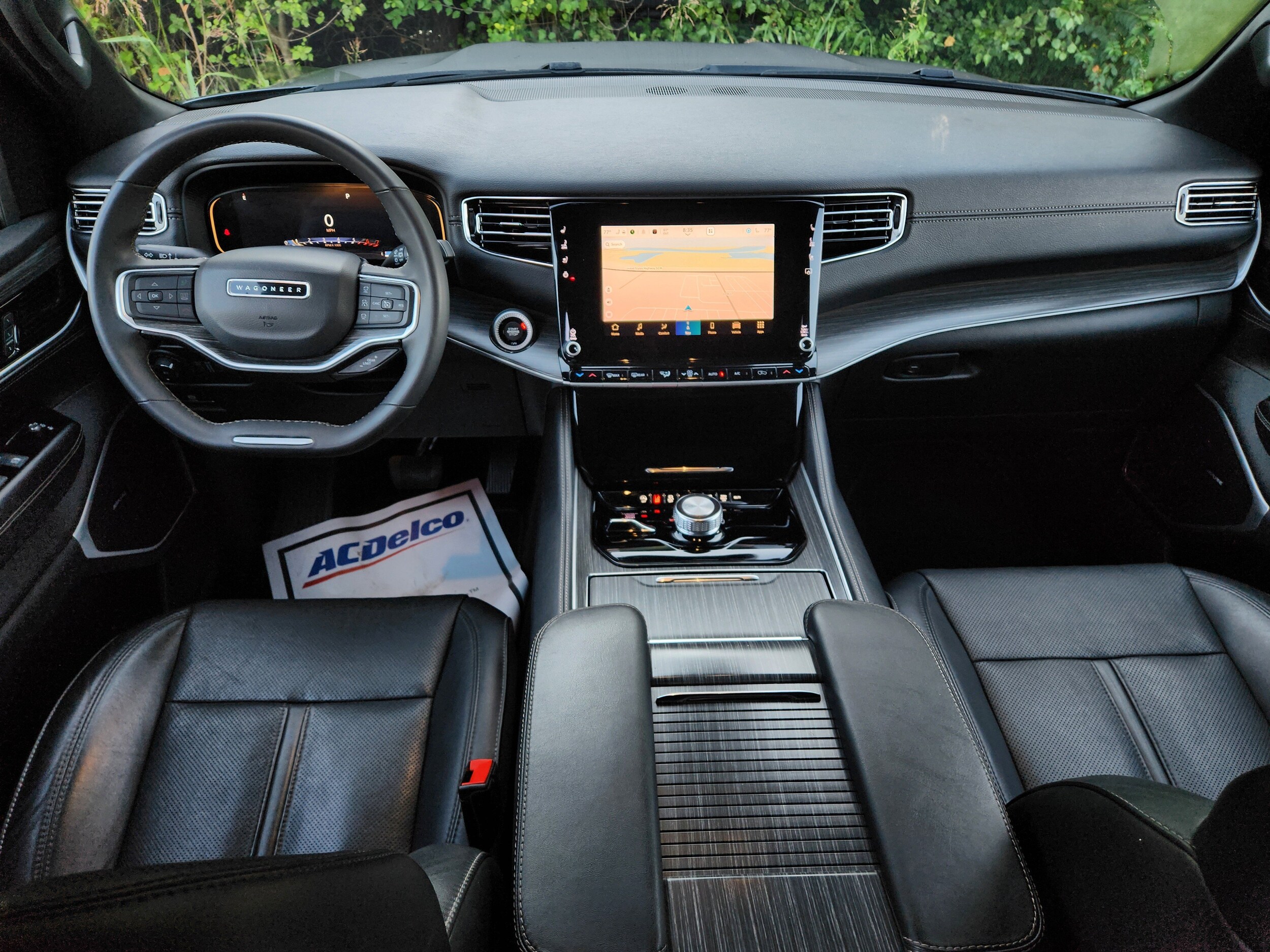 2023 Jeep Wagoneer L Series II photo 3