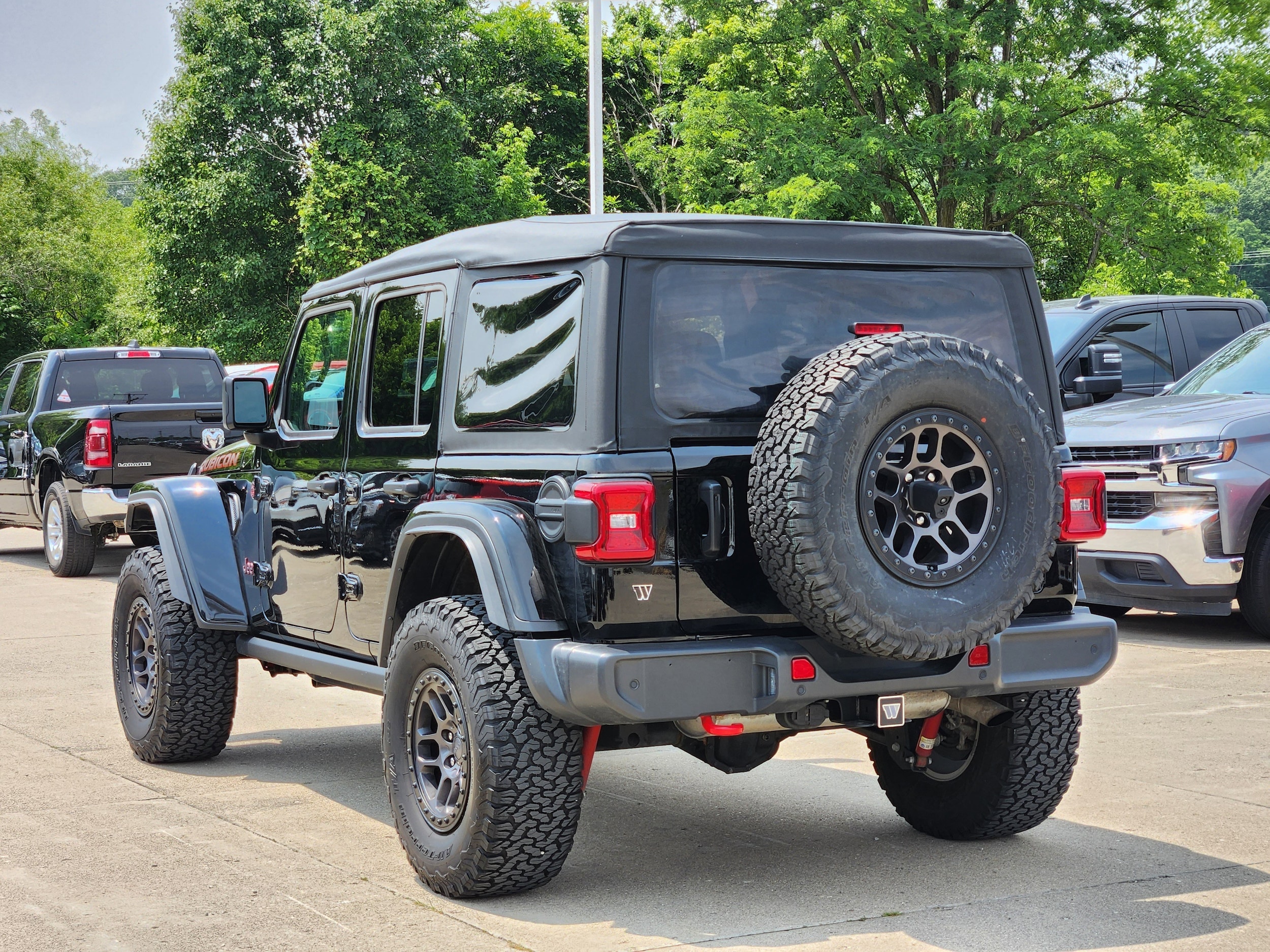 Used 2021 Jeep Wrangler Unlimited Rubicon with VIN 1C4JJXFG7MW827432 for sale in Lawrenceburg, IN