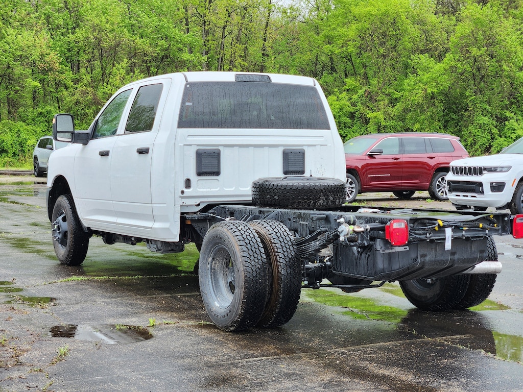 New 2025 Ram 3500 Chassis Cab 3500 TRADESMAN CREW CAB CHASSIS 4X4 60' CA Pickup