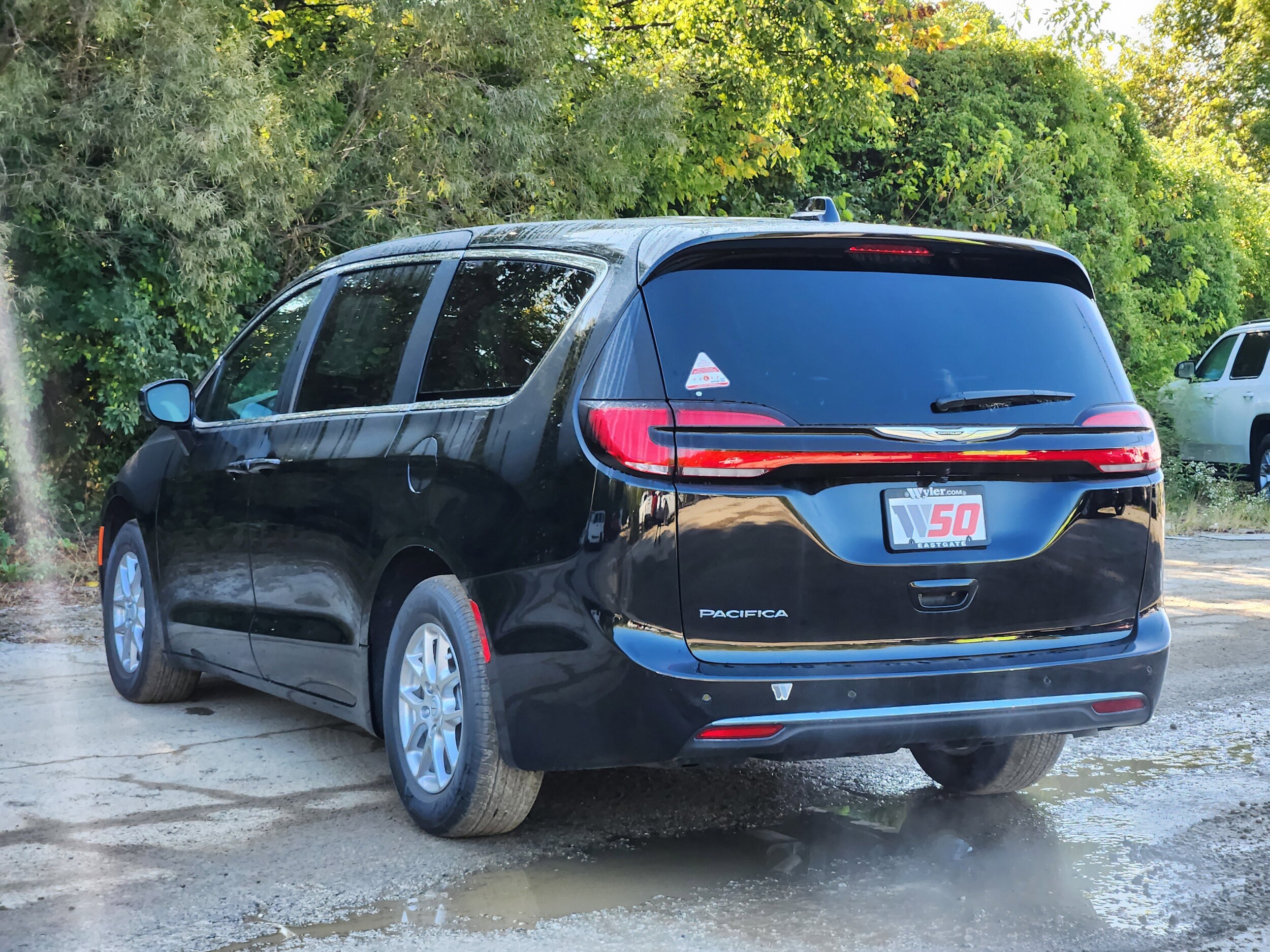 2026 Chrysler Pacifica photo 2