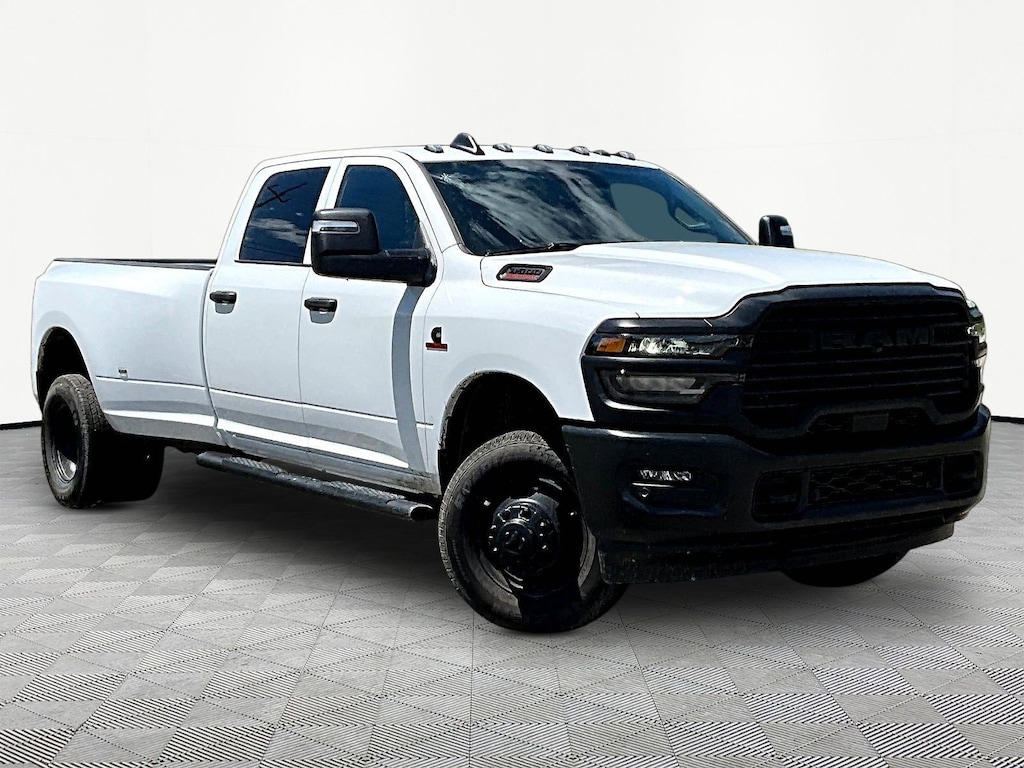 New 2026 Ram 3500 TRADESMAN CREW CAB 4X4 8' BOX Pickup