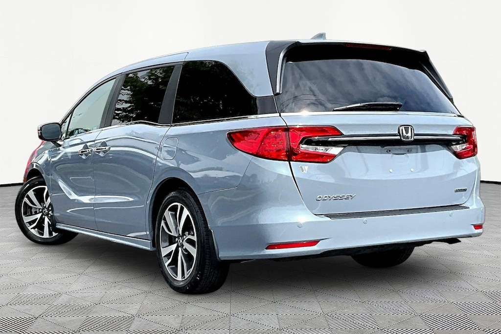 Used 2024 Honda Odyssey Touring Auto Van