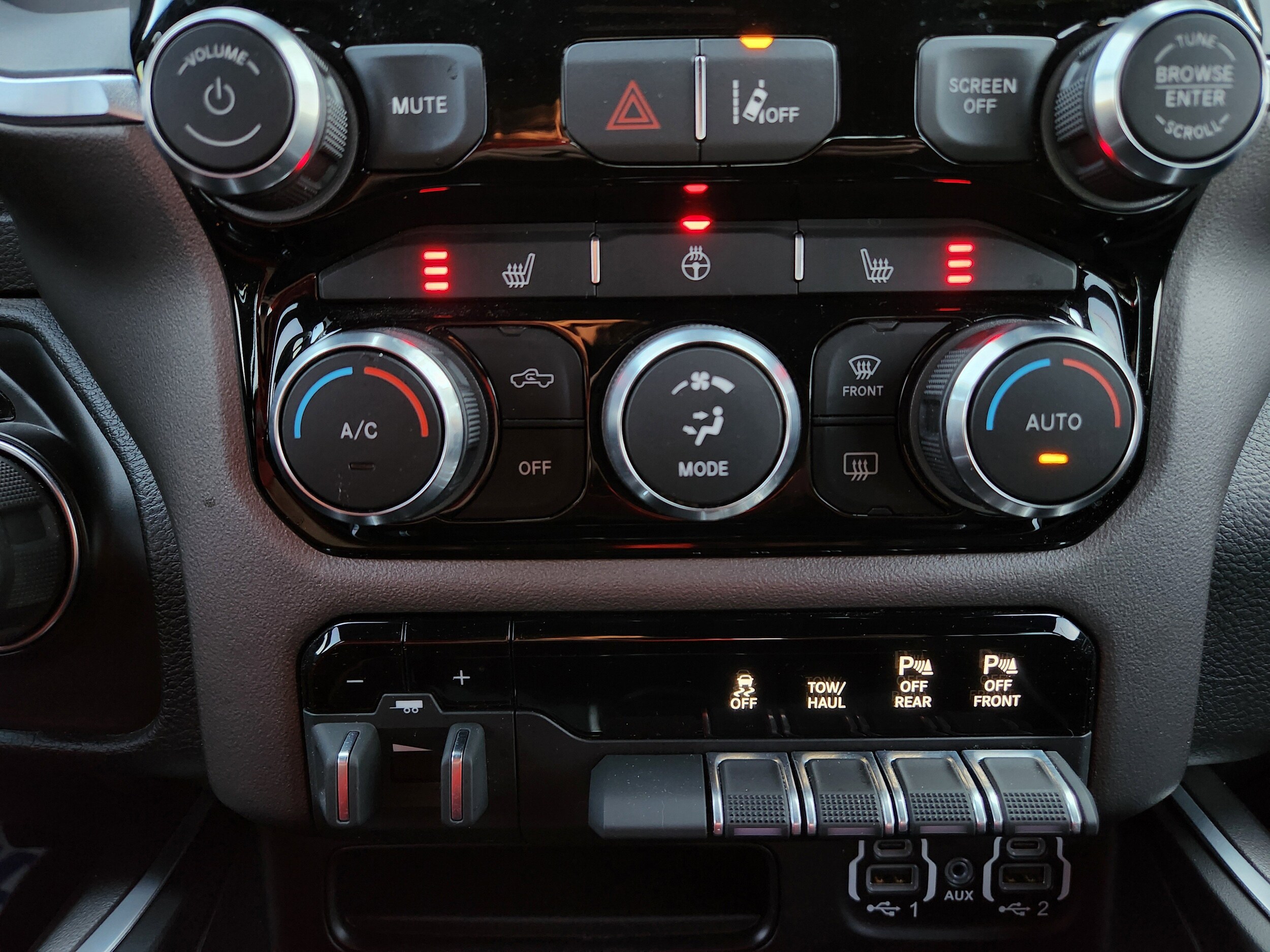 2022 Ram 1500 Big Horn photo 3