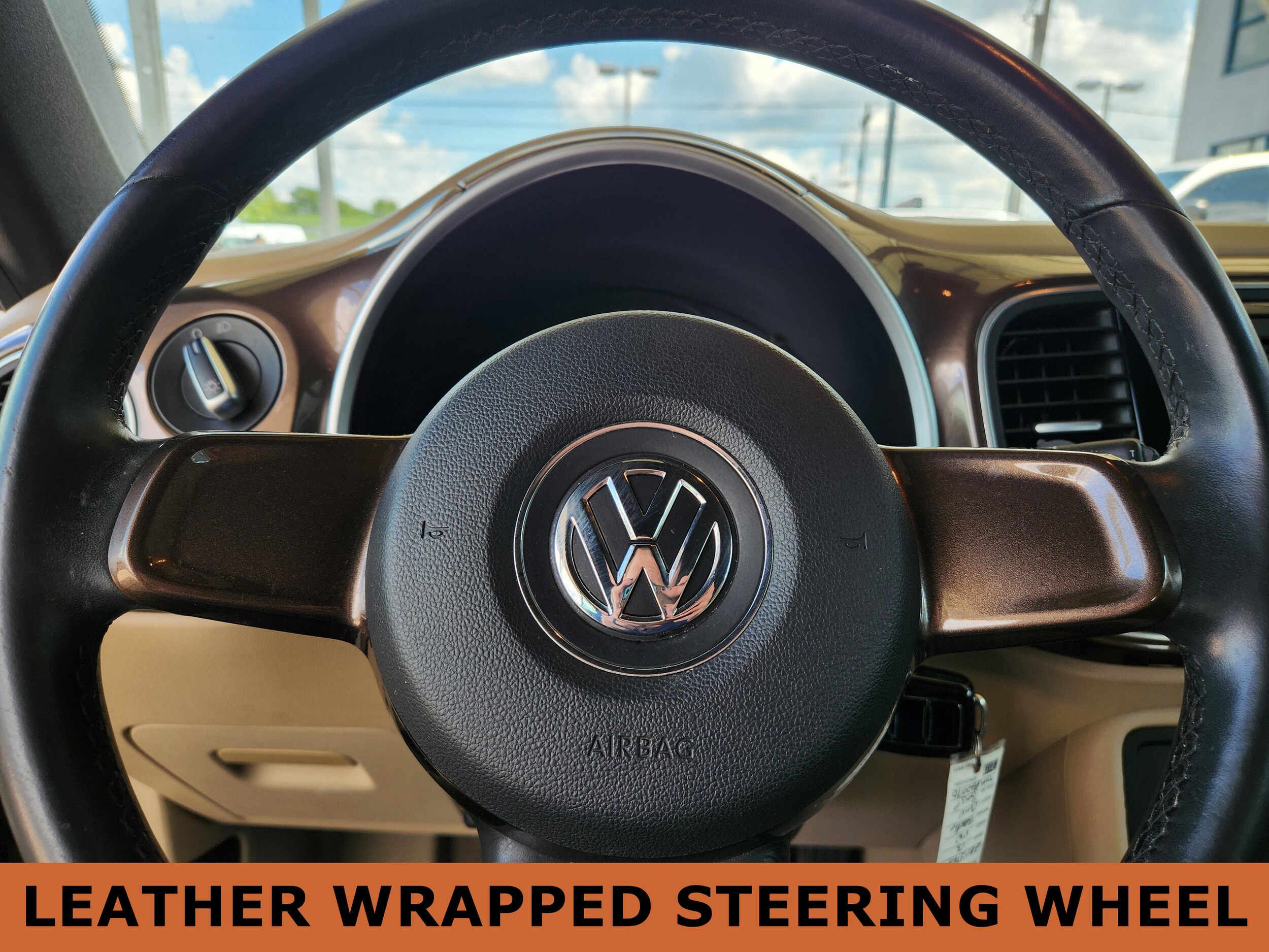 2013 Volkswagen Beetle Convertible 2.5L photo 2