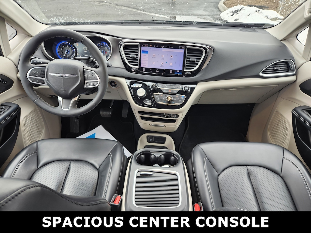 Used 2023 Chrysler Pacifica Touring L FWD Van Passenger Van