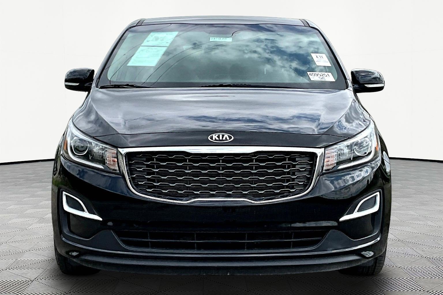 Used 2021 Kia Sedona LX with VIN KNDMB5C11M6663318 for sale in Greendale, IN