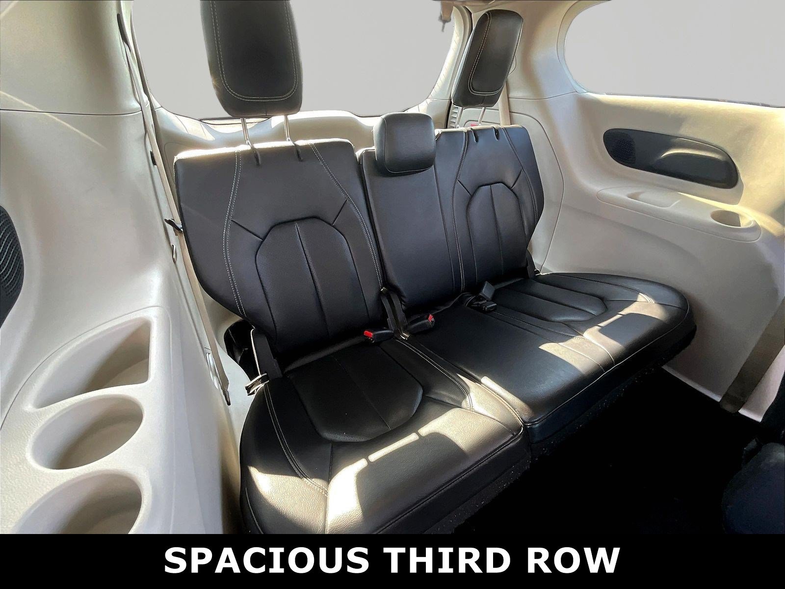 2022 Chrysler Pacifica Hybrid Touring L - Photo 8