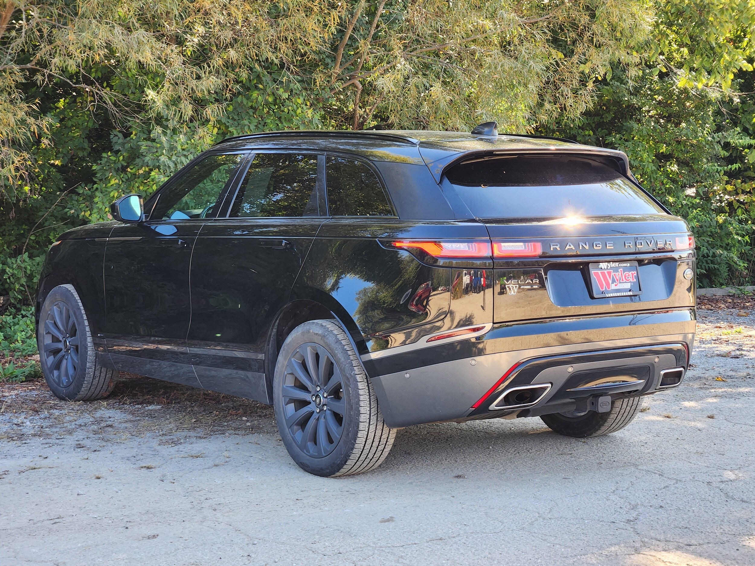 2018 Land Rover Range Rover Velar R-Dynamic SE photo 2