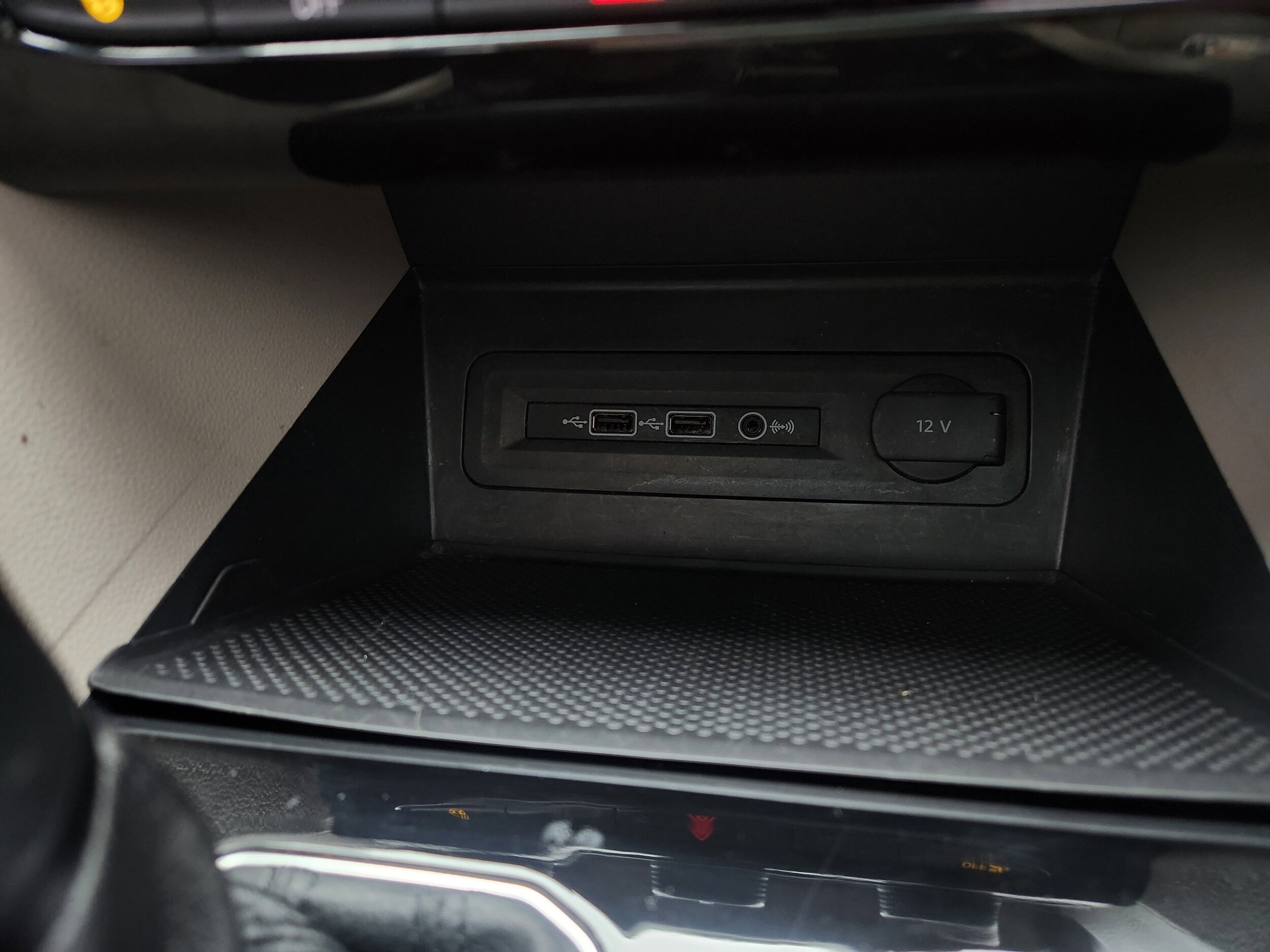 2020 Volkswagen Atlas V6 SEL R-Line photo 3