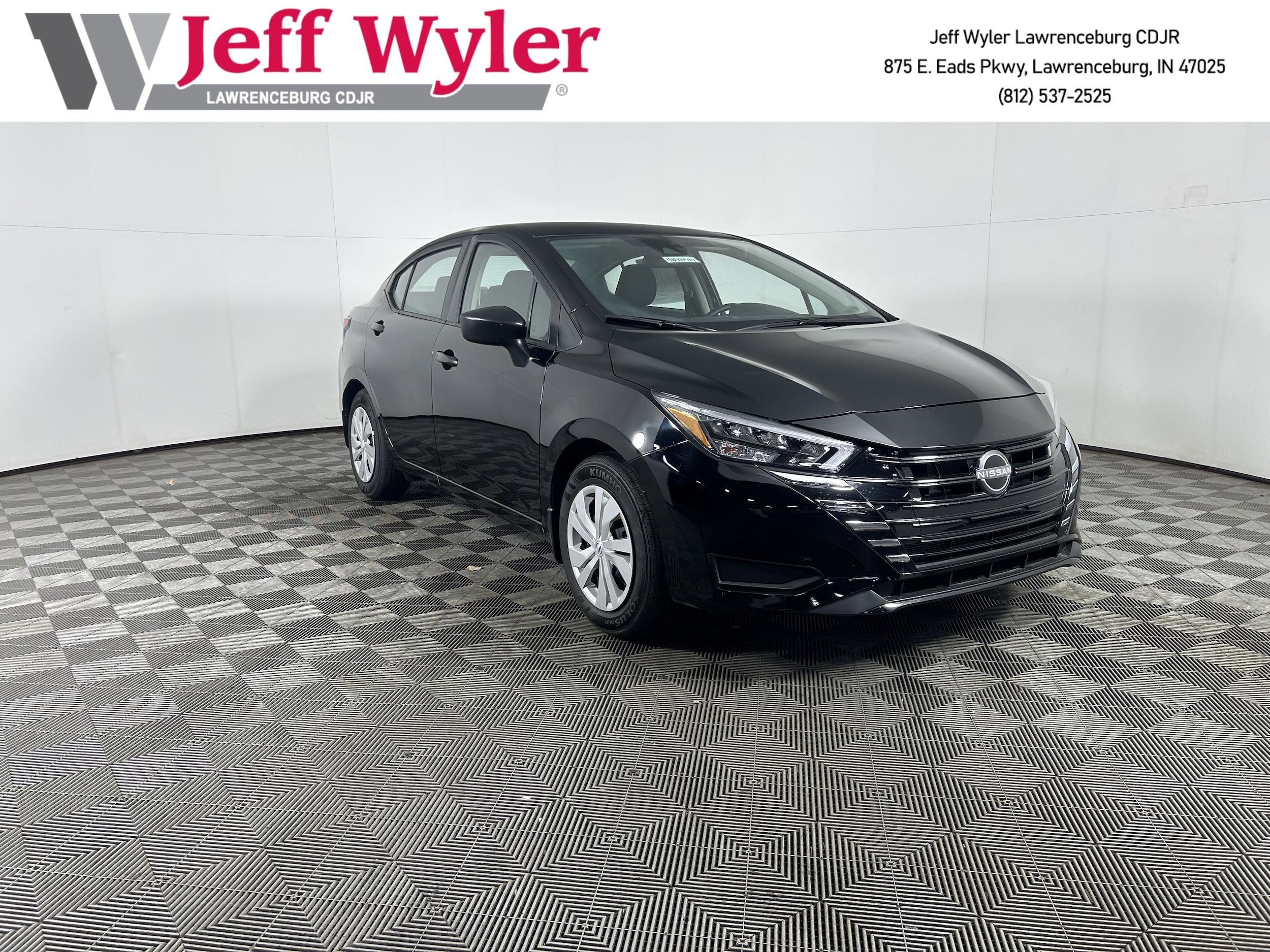 2025 Nissan Versa S's photo