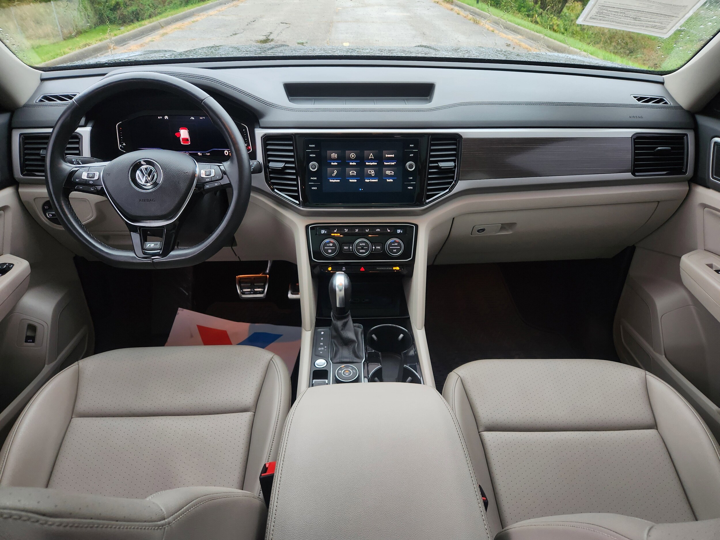 2020 Volkswagen Atlas V6 SEL R-Line photo 2